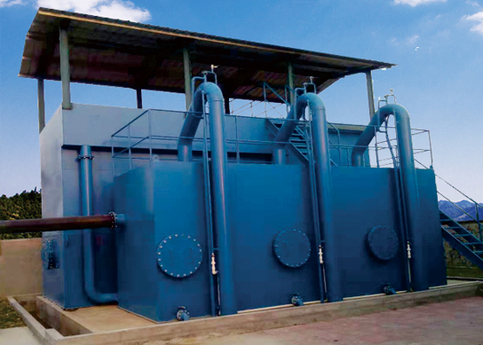 農(nóng)村飲水安全，是指農(nóng)村居民能夠及時(shí)、方便地獲得足量、潔凈、負(fù)擔(dān)得起的生活飲用水。農(nóng)村飲水安全包括水質(zhì)、水量、用水方便程度和供水保證率4項(xiàng)評(píng)價(jià)指標(biāo)。其中水質(zhì)安全是重中之重，也是農(nóng)村供水的短板，在廣東省欠發(fā)達(dá)地區(qū)較突出。
我公司積極響應(yīng)政府號(hào)召研制出適合廣大農(nóng)村用的節(jié)能環(huán)保一體化凈水器設(shè)備，并取得了《廣東省涉及飲用水衛(wèi)生安全產(chǎn)品衛(wèi)生許可批件》，該設(shè)備自動(dòng)反沖洗，省電且無(wú)需專(zhuān)業(yè)人員管理，出水水質(zhì)能達(dá)到國(guó)家衛(wèi)生飲用水標(biāo)準(zhǔn)，非常適合農(nóng)村凈化水用，是農(nóng)村改造凈化飲水安全的最佳選擇。