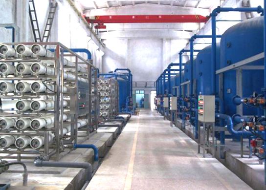 除鹽水水設(shè)備分為膜處理設(shè)備、離子交換設(shè)備及電滲析設(shè)備，根據(jù)客戶(hù)的需求，匯眾公司為客戶(hù)量身定制個(gè)性化方案，為客戶(hù)提供不同類(lèi)型的除鹽水設(shè)備的制造、安裝、調(diào)試等一條龍服務(wù)。